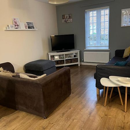 Home Away From Home: Cozy Two Bedroom Apartment Banbury Eksteriør bilde